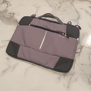 Like New - Targus Grey Computer Case, Laptop Sleeve